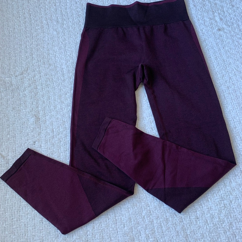 PINK Seamless Maroon Leggings Size Small Like New